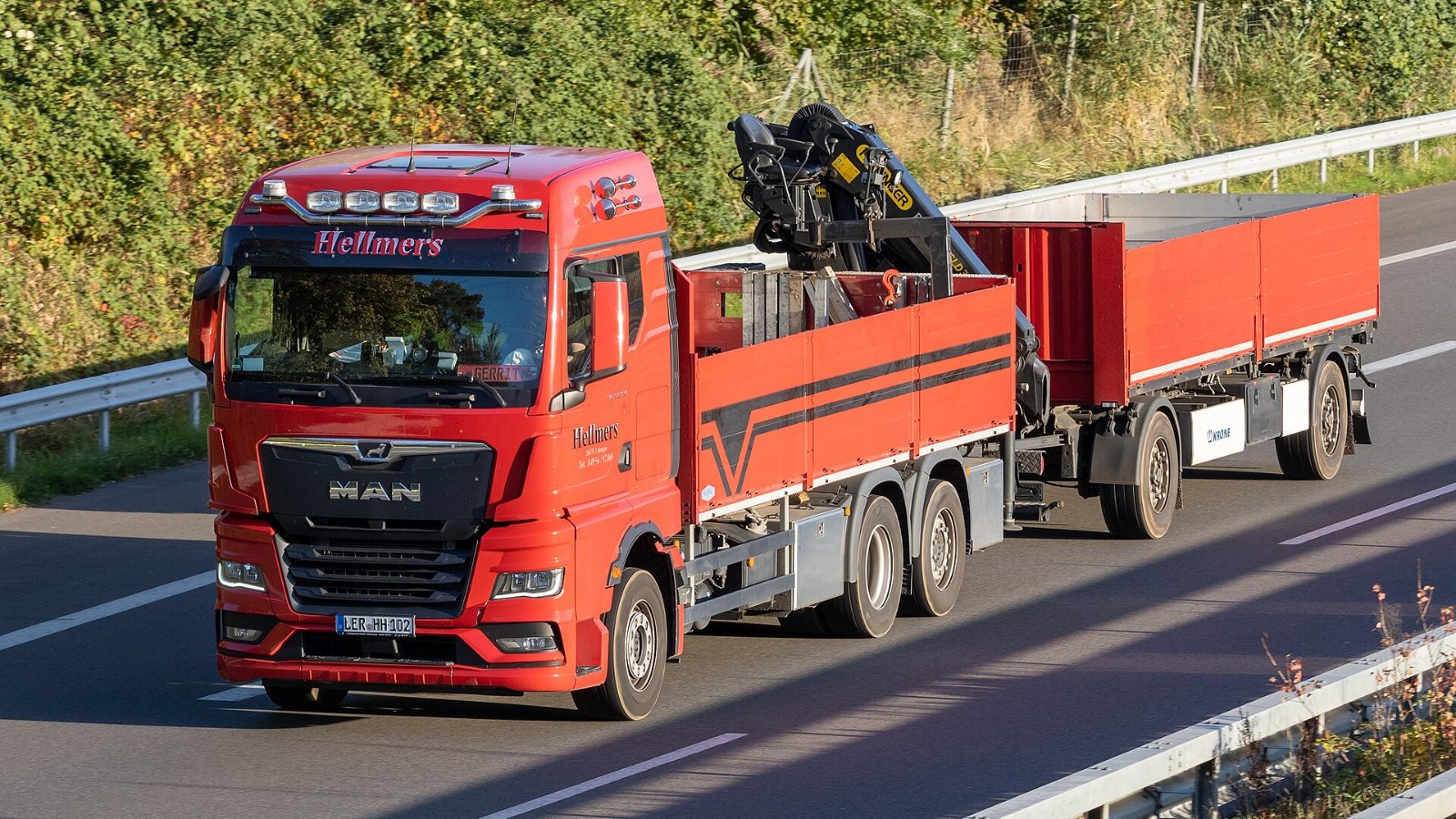 Truk dengan crane Palfinger