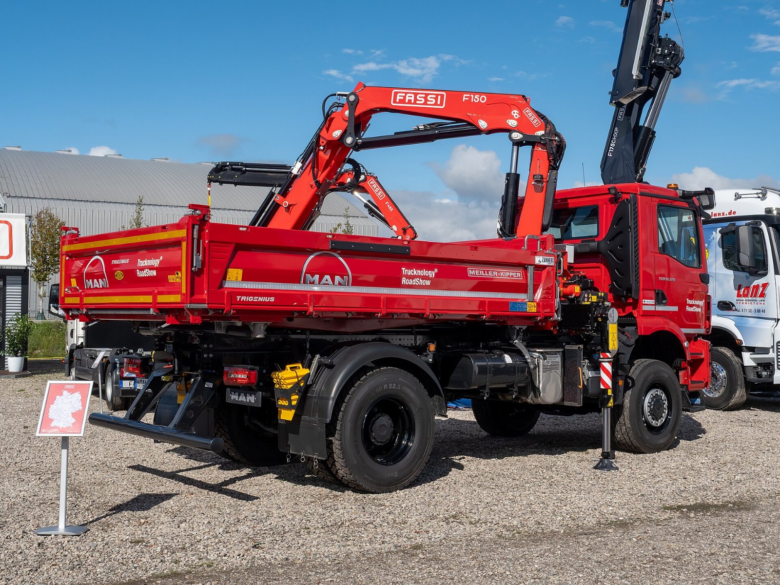 Truk dengan crane Fassi