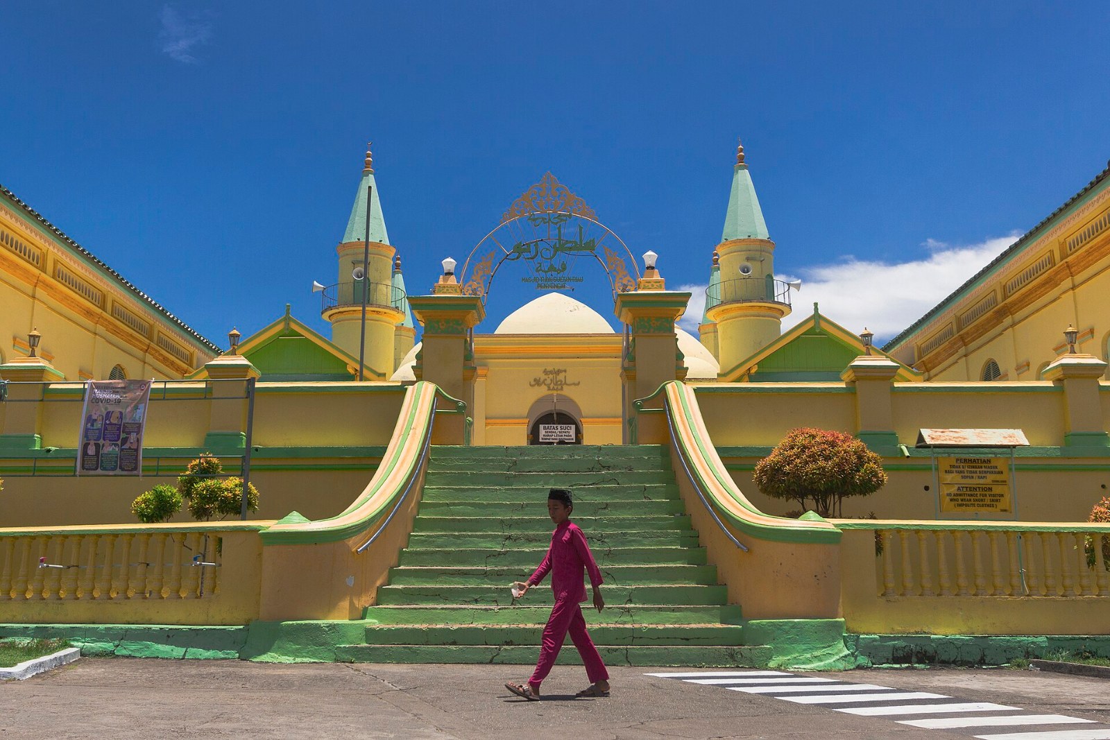 Masjid Raya Sultan Riau di Pulau Penyengat, Tanjung Pinang